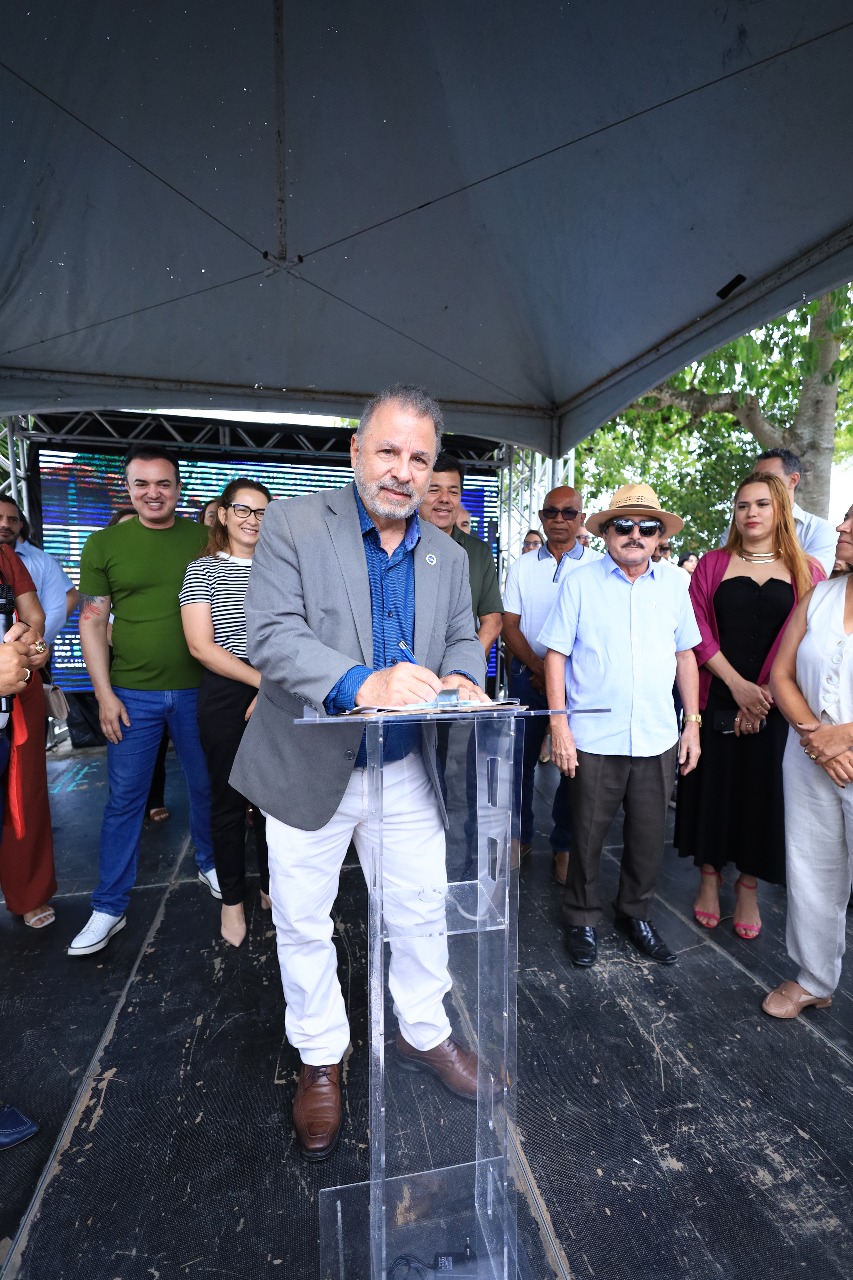 FBJ realiza solenidade histórica de assinatura da Ordem de Serviço para o Campus de Medicina