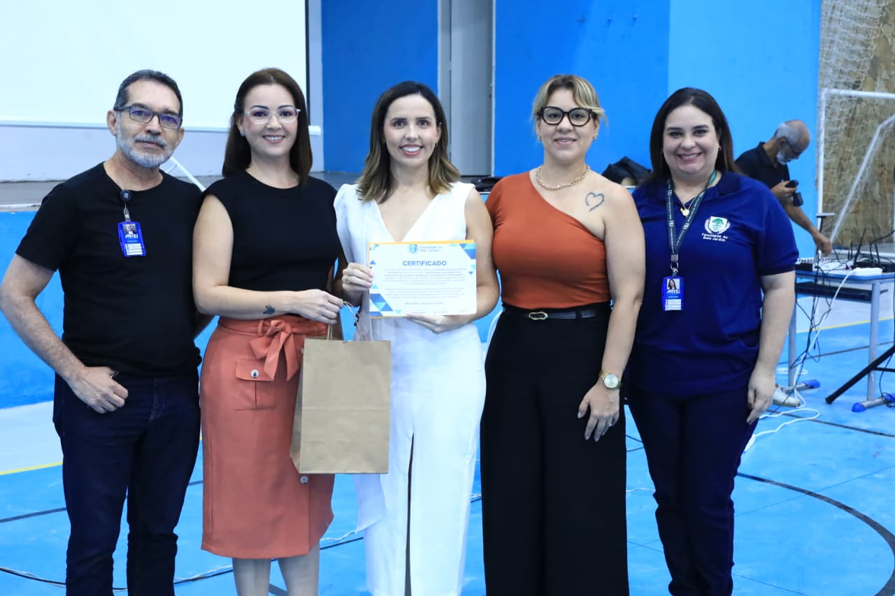 Mesmo com chuva, palestra sobre protagonismo na Enfermagem reúne cerca de 180 alunos na FBJ